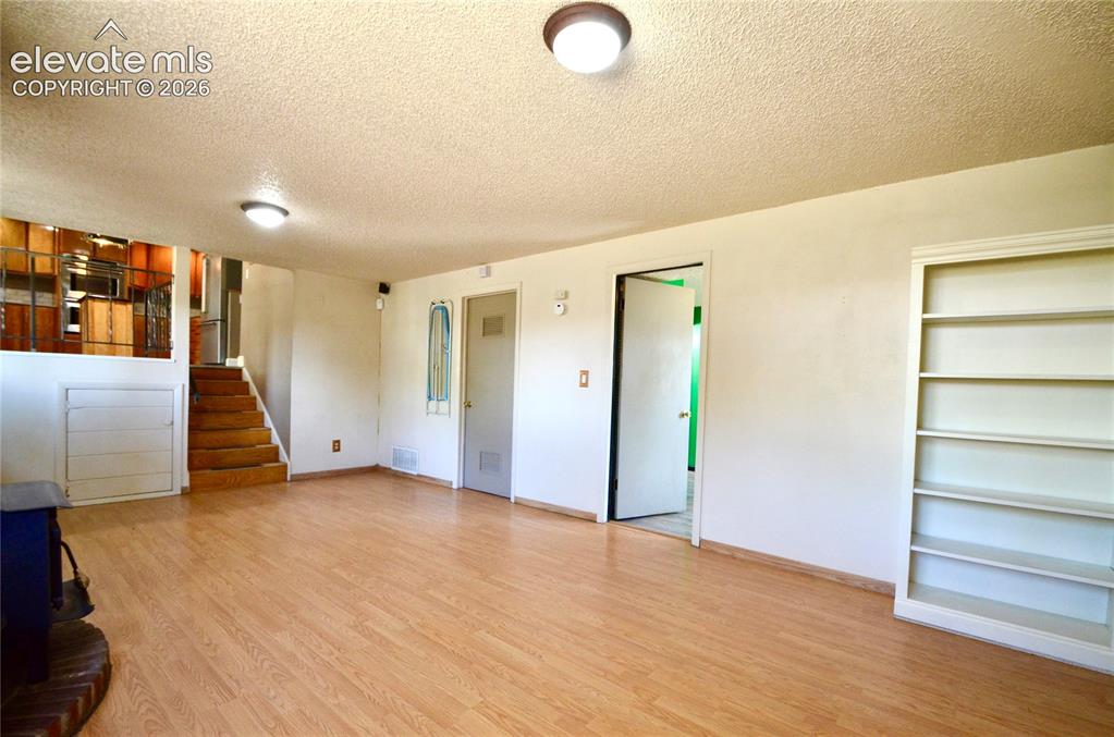 Image 16 of 20: Living Room