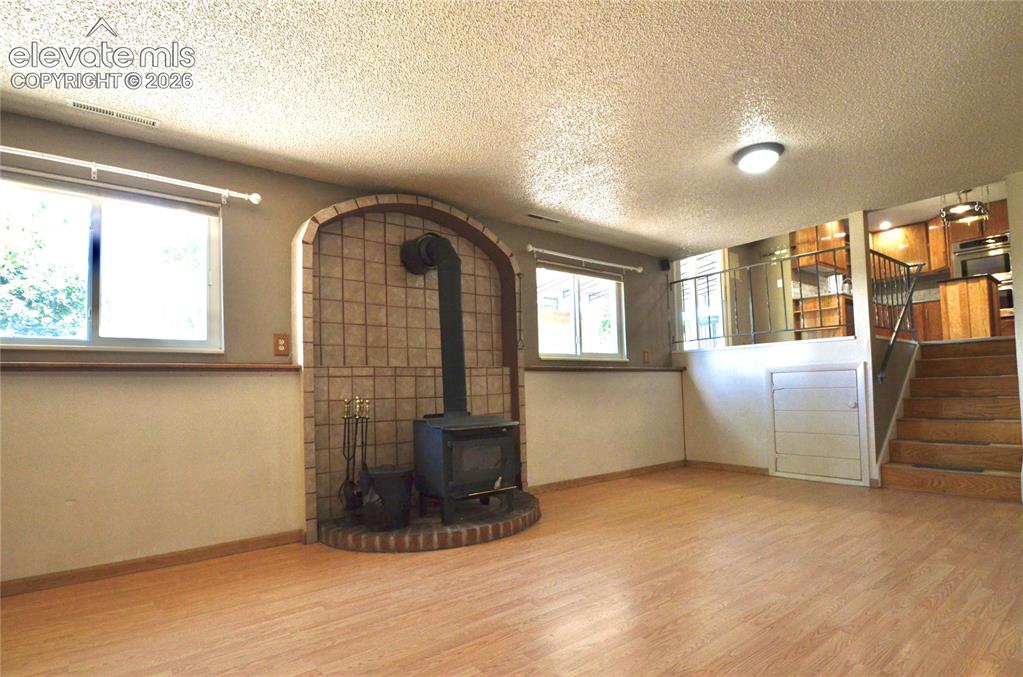 Image 18 of 20: Living Room