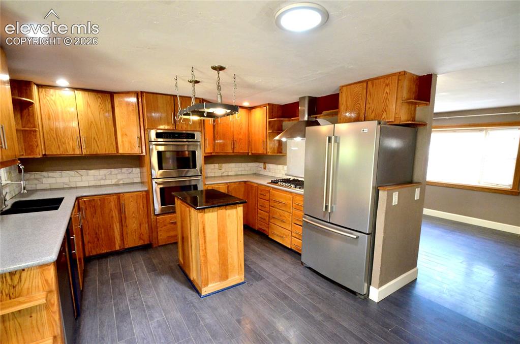 Image 2 of 20: Kitchen