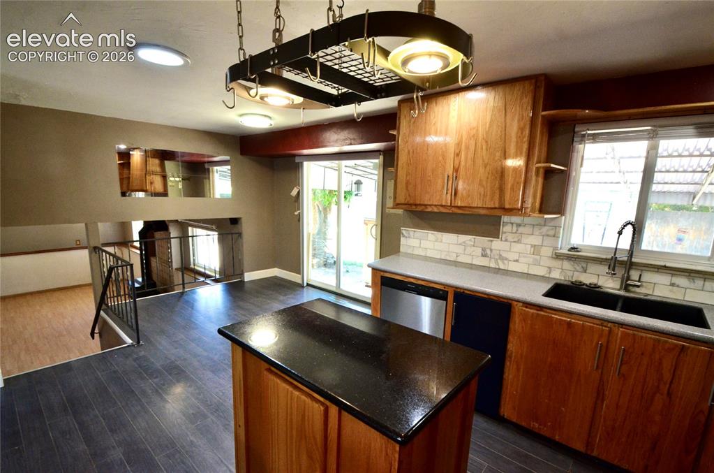 Image 5 of 20: Kitchen