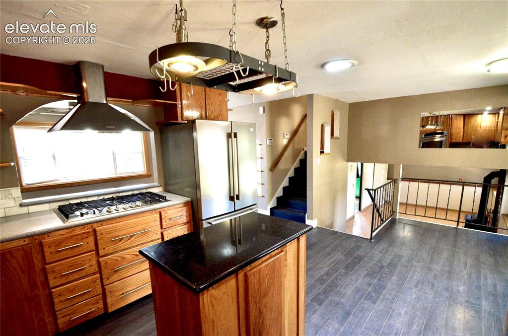 Image 6 of 20: Kitchen