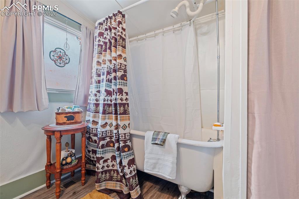 Image 15 of 29: Bathroom