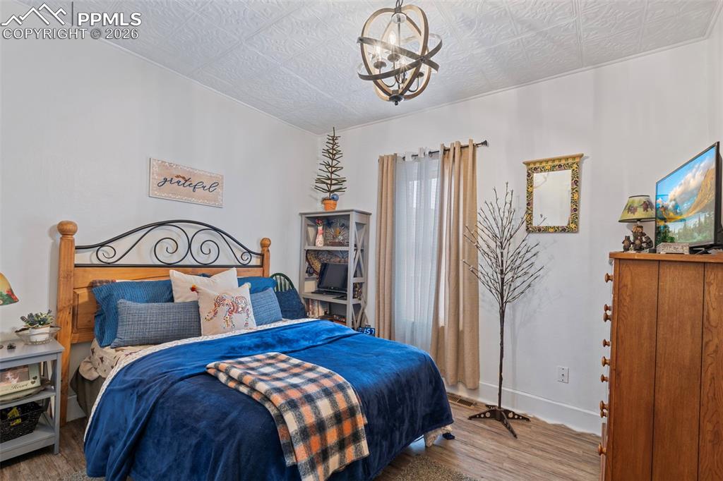 Image 17 of 29: Bedroom