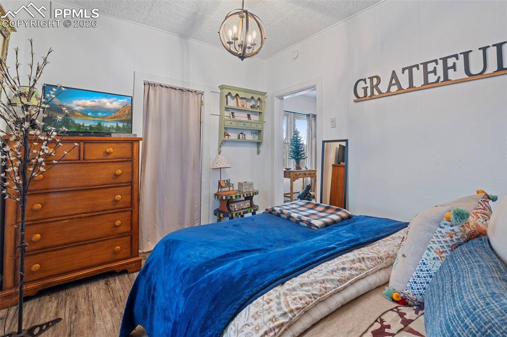 Image 19 of 29: Bedroom