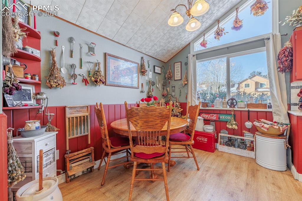 Image 12 of 36: Dining Area