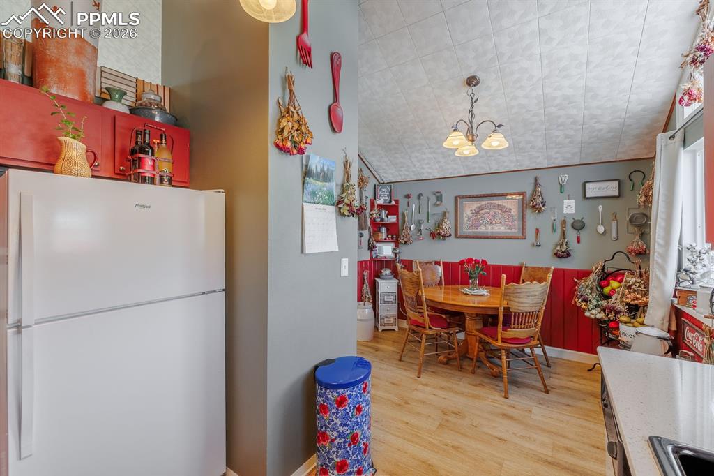 Image 15 of 36: Dining Area