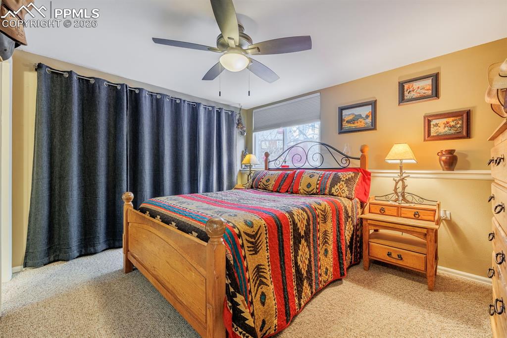 Image 25 of 36: Bedroom