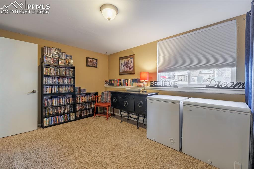 Image 28 of 36: Laundry