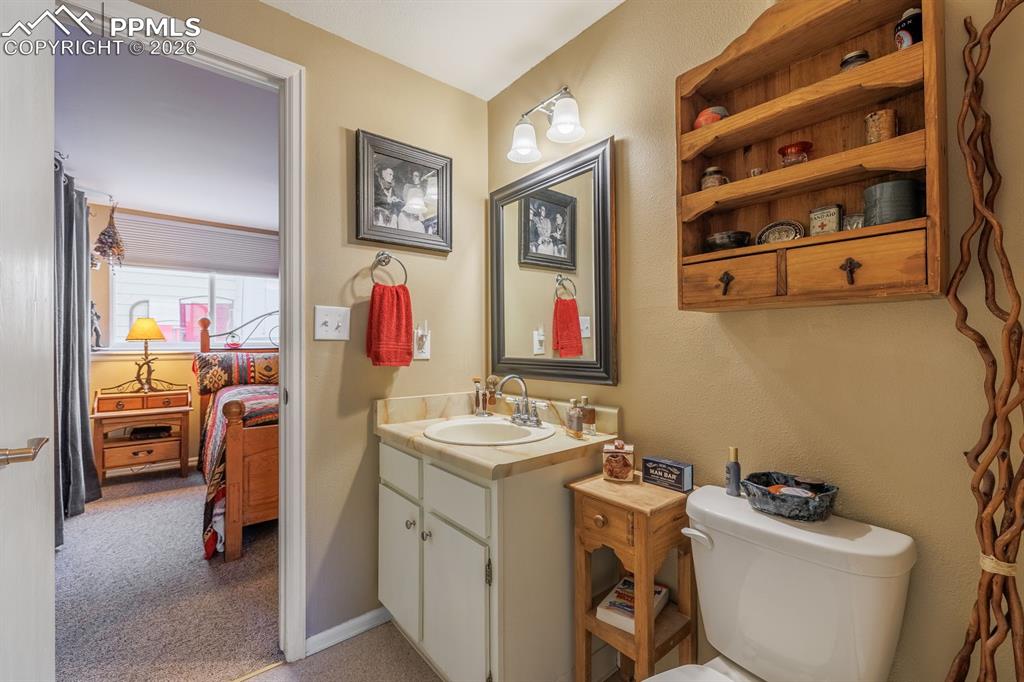 Image 30 of 36: Bathroom