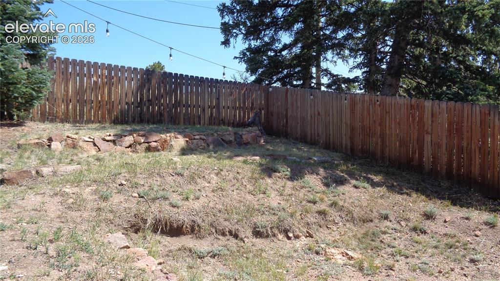 Image 22 of 29: Yard