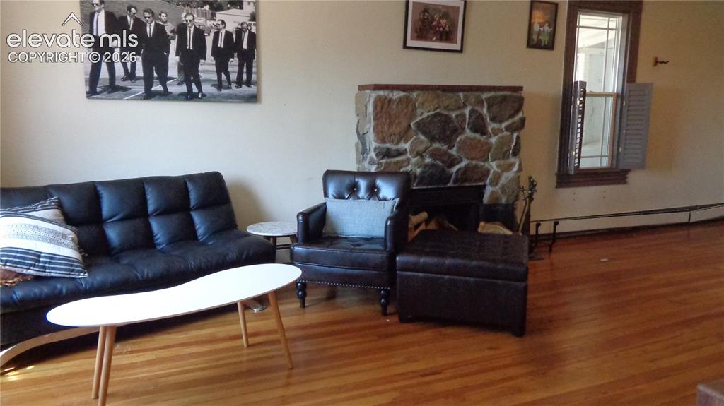 Image 3 of 29: Living Room