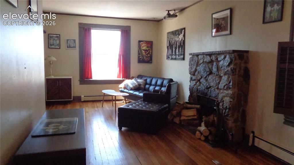 Image 4 of 29: Living Room