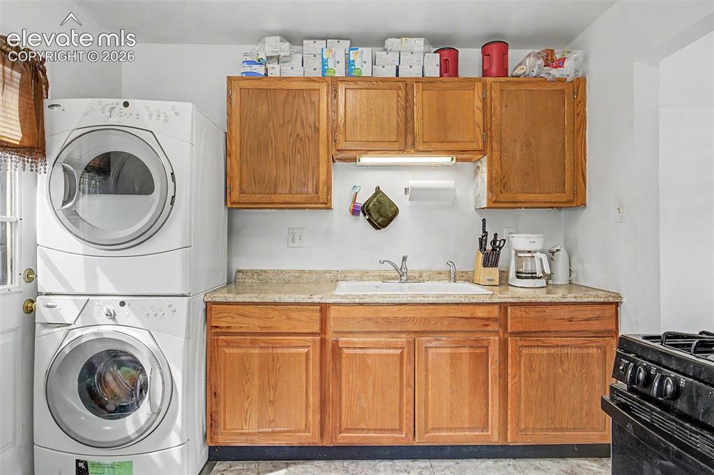 Image 10 of 31: Unit 4435 kitchen pic 1/Laundry