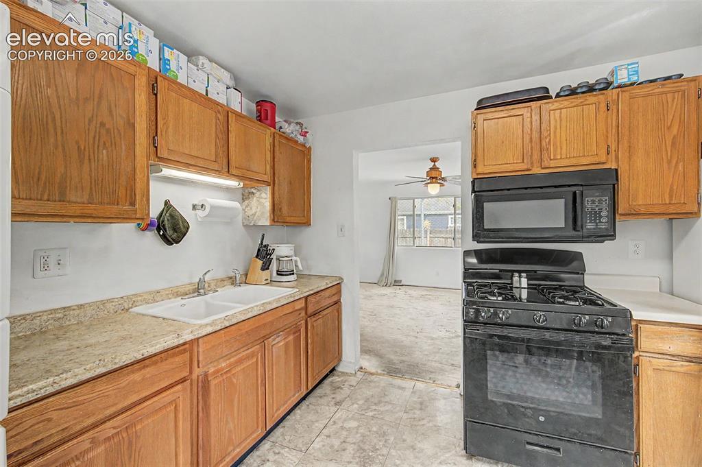 Image 12 of 31: Unit 4435 kitchen pic 3