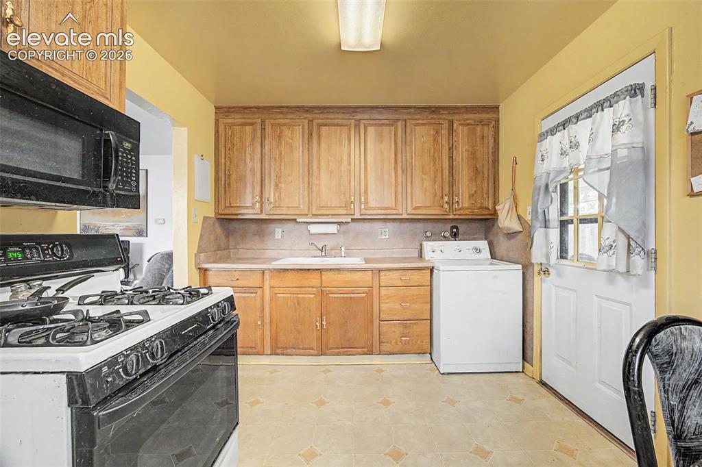 Image 15 of 31: Unit 4433 kitchen Pic 2