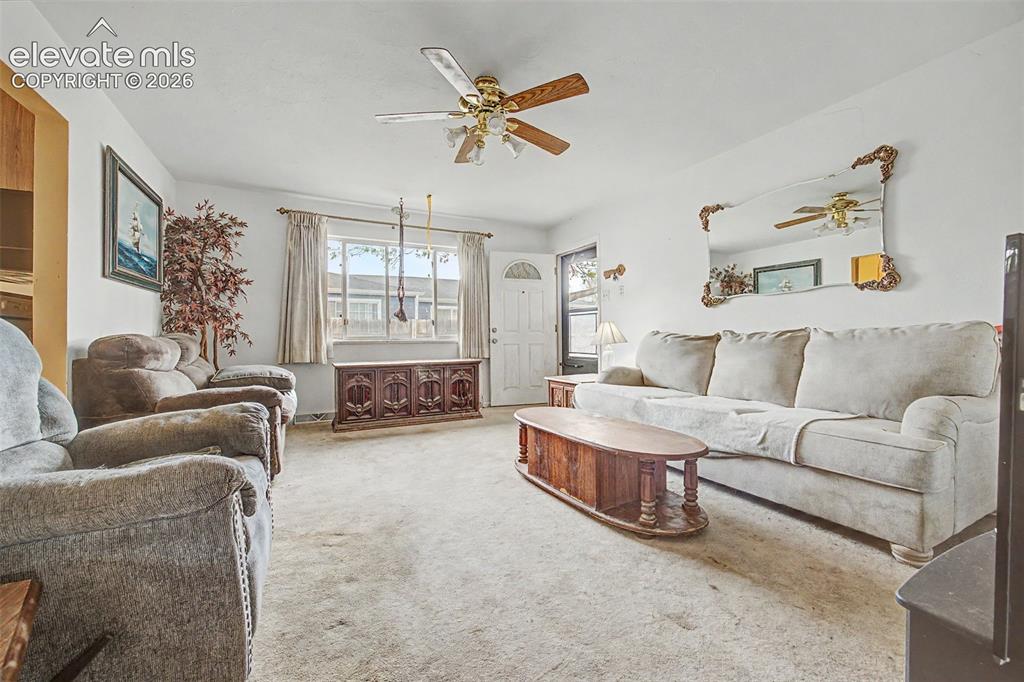 Image 17 of 31: Unit 4433 living room Pic 1