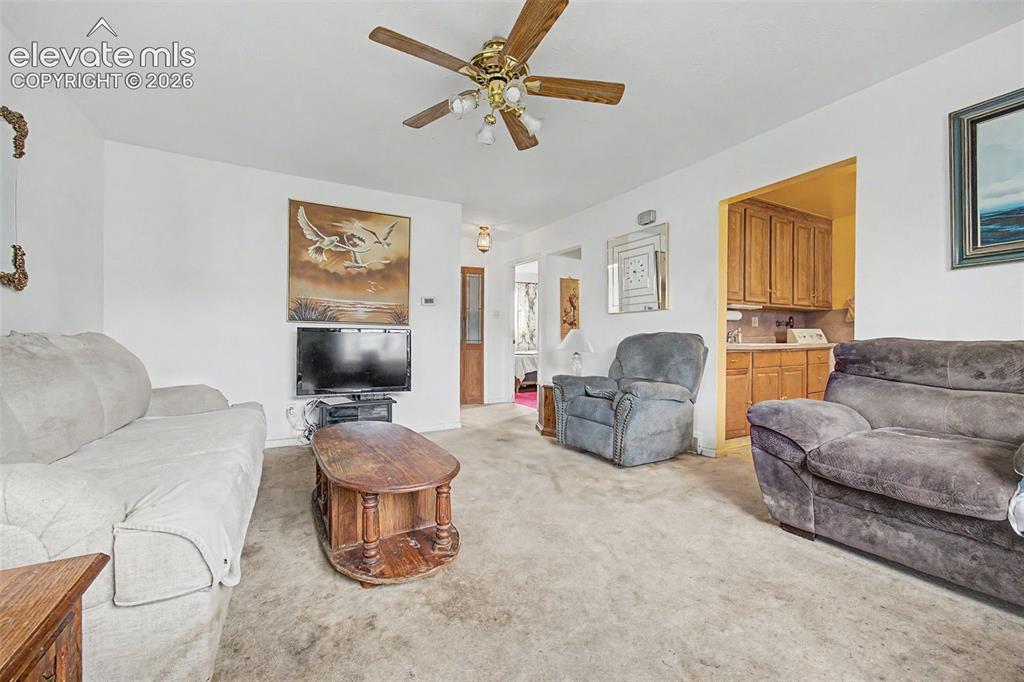 Image 19 of 31: Unit 4433 living room Pic 3
