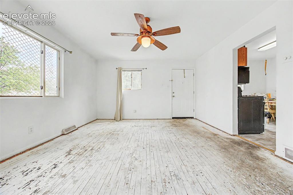 Image 23 of 31: Unit 4433 living room pic 2 before painted floor