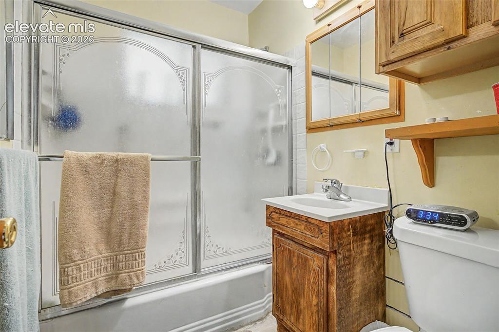 Image 9 of 31: Unit 4433 bathroom