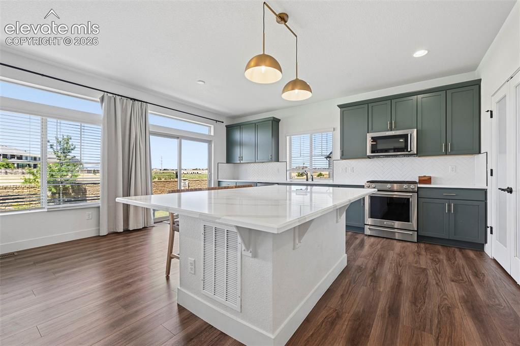 Image 10 of 39: Kitchen