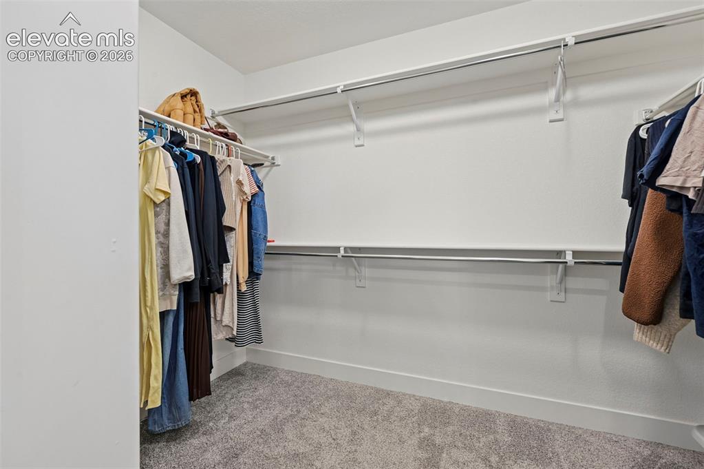 Image 21 of 39: Closet