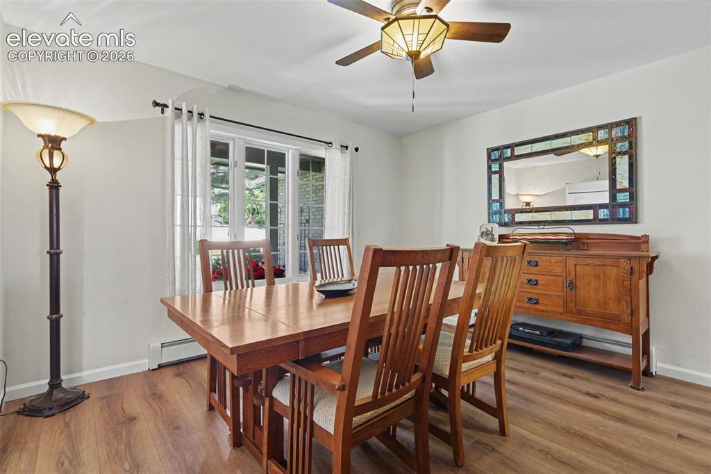 Image 10 of 50: Dining Room