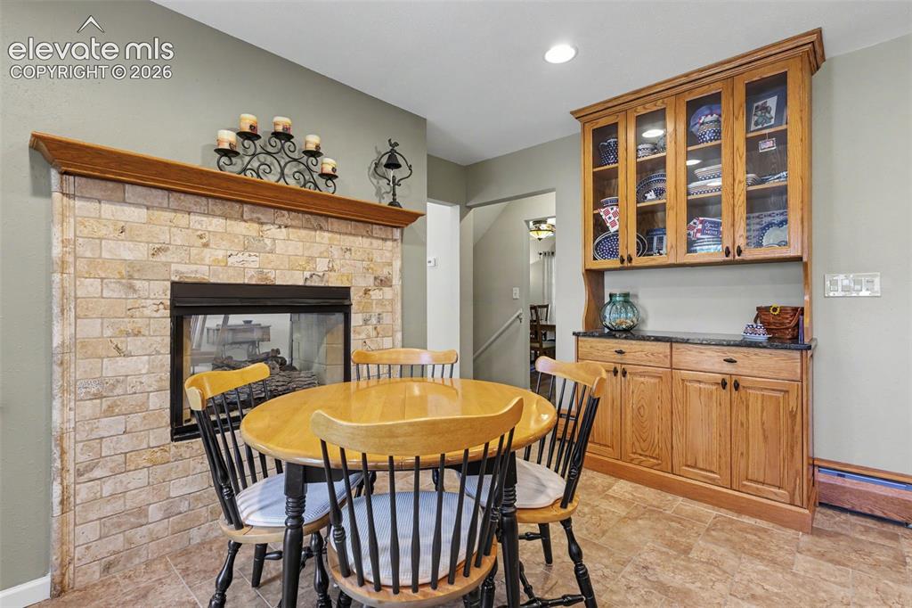 Image 14 of 50: Dining Area