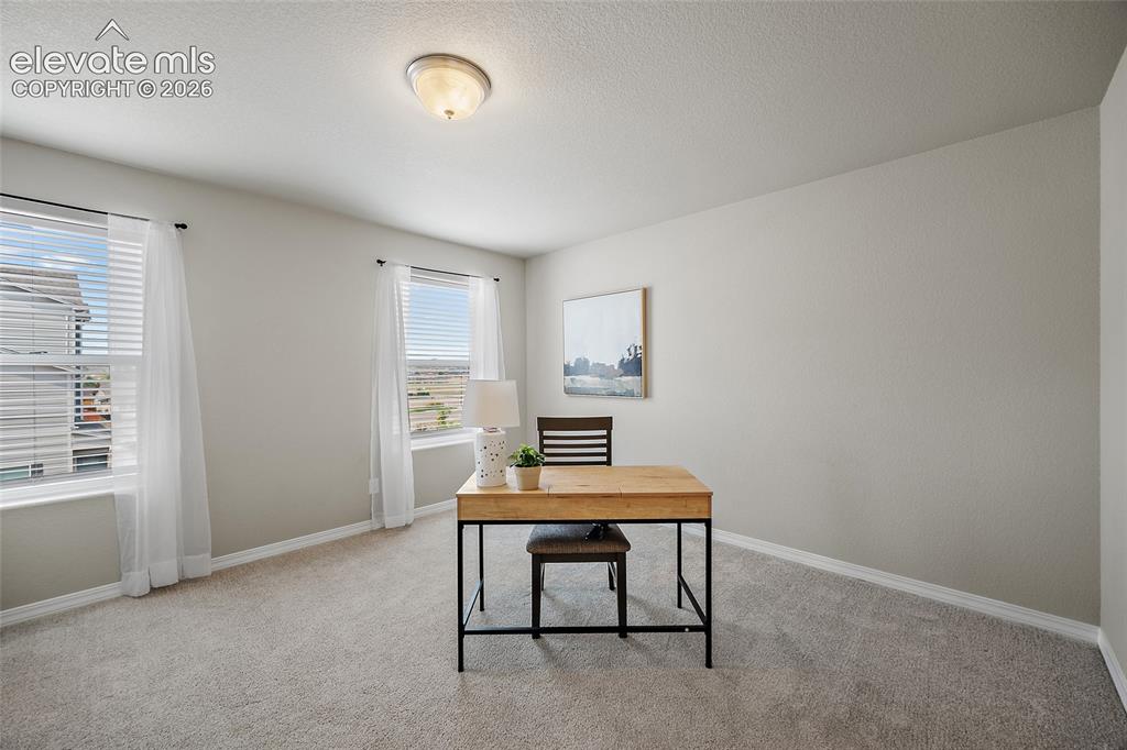 Image 16 of 29: Office