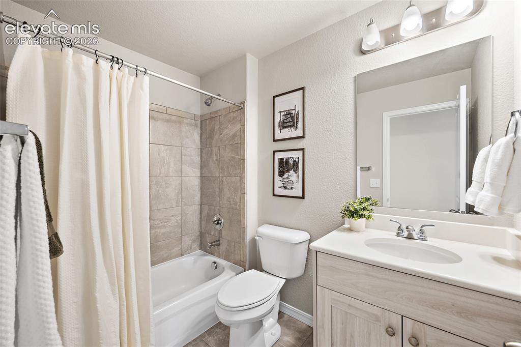 Image 18 of 29: Bathroom