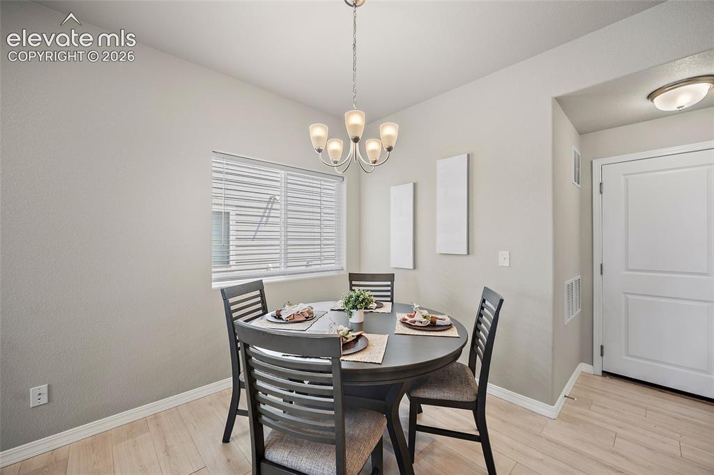 Image 7 of 29: Dining Area