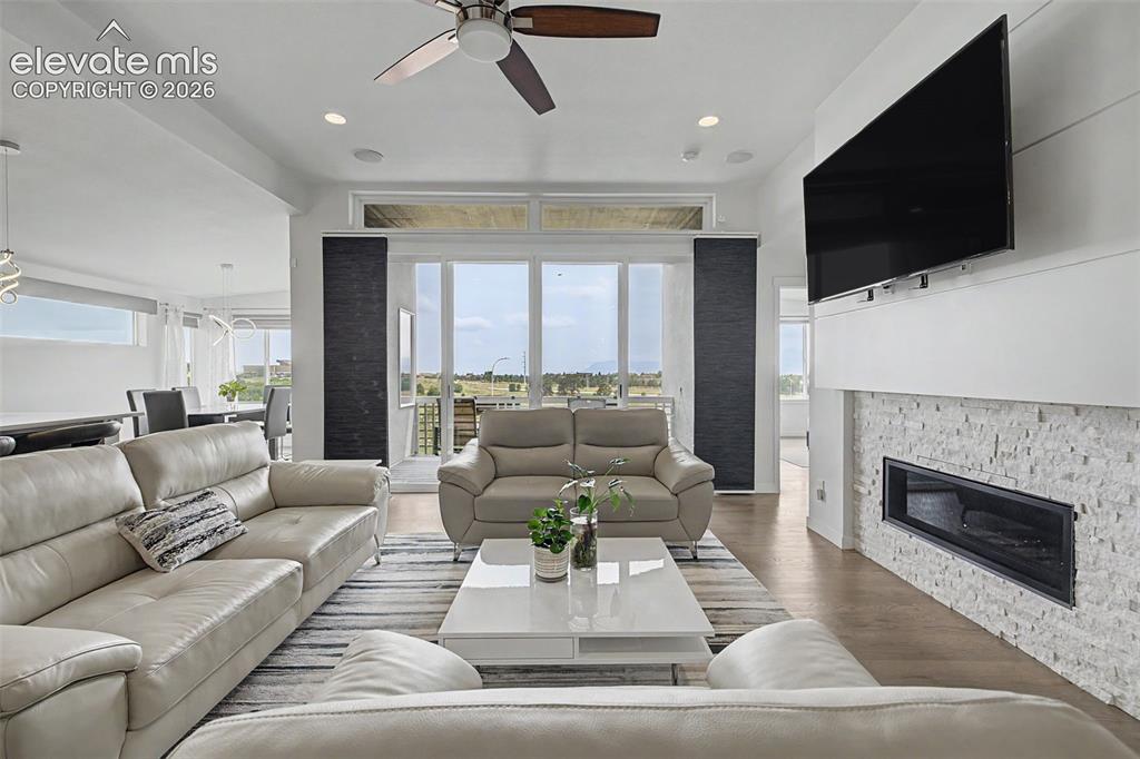 Image 10 of 50: Living Room