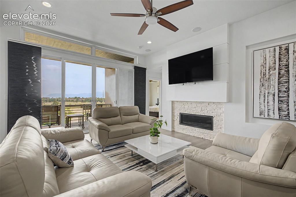 Image 11 of 50: Living Room