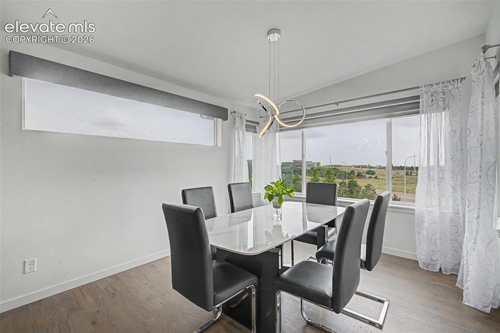 Image 20 of 50: Dining Area