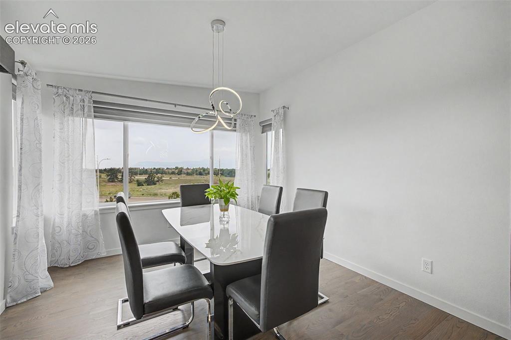 Image 42 of 50: Dining Area