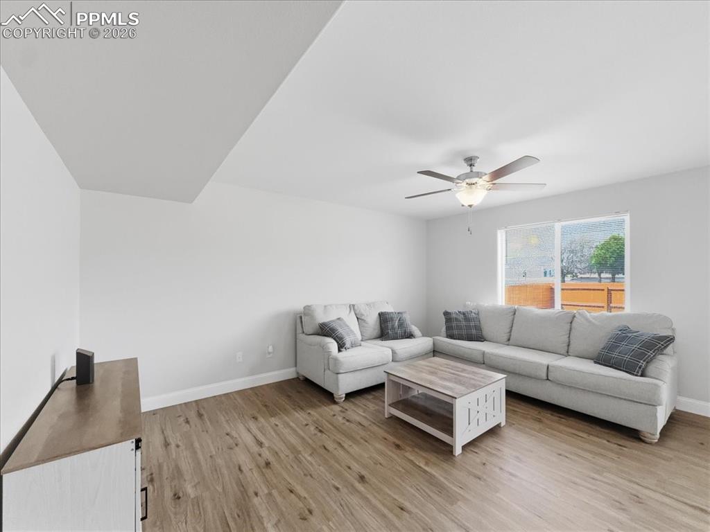 Image 3 of 20: Living Room