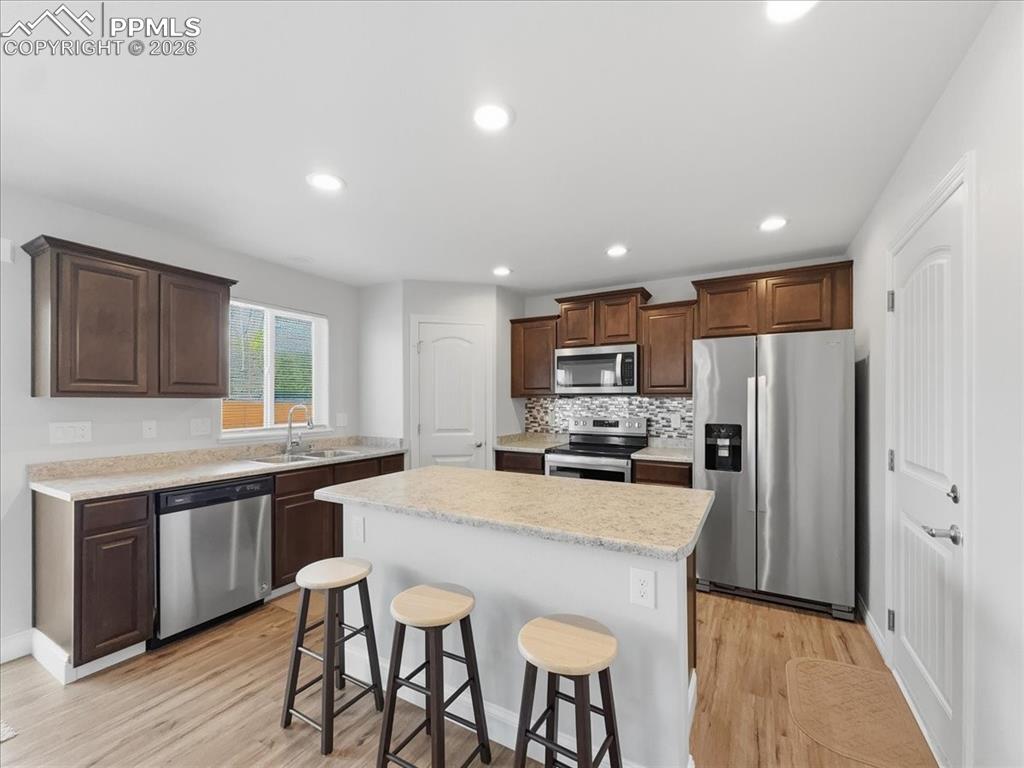 Image 4 of 20: Kitchen