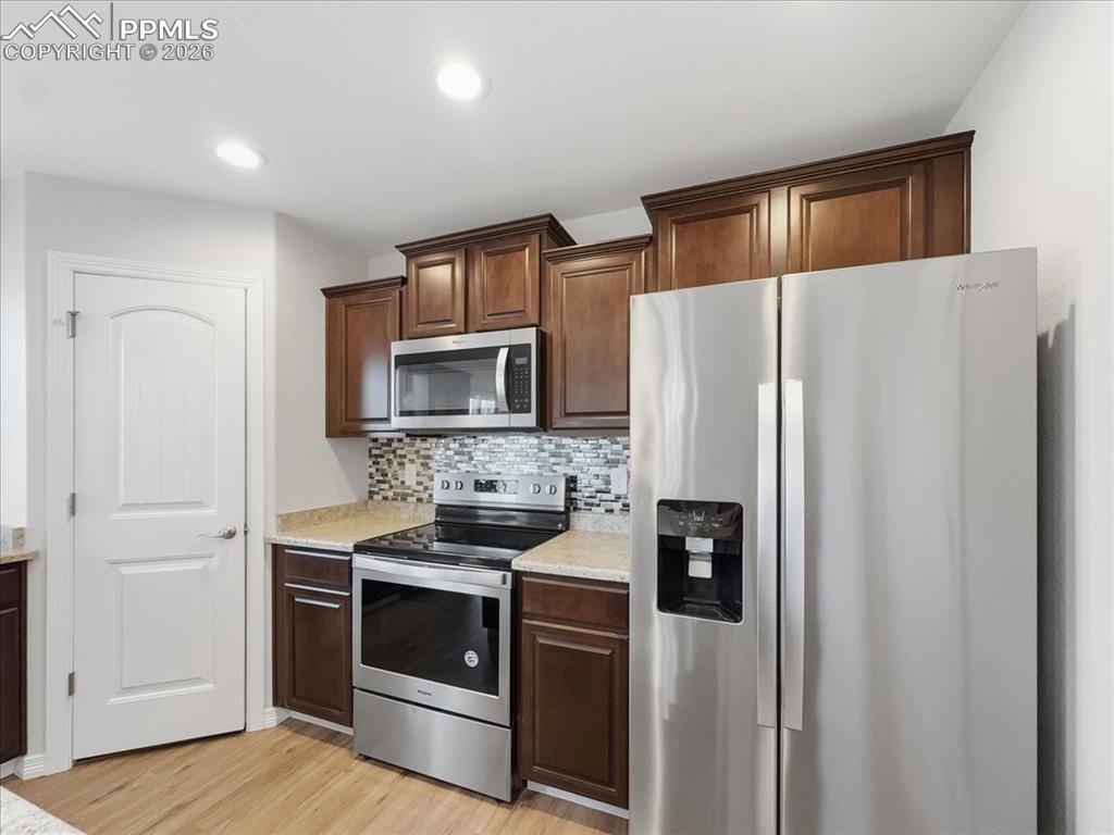 Image 5 of 20: Kitchen