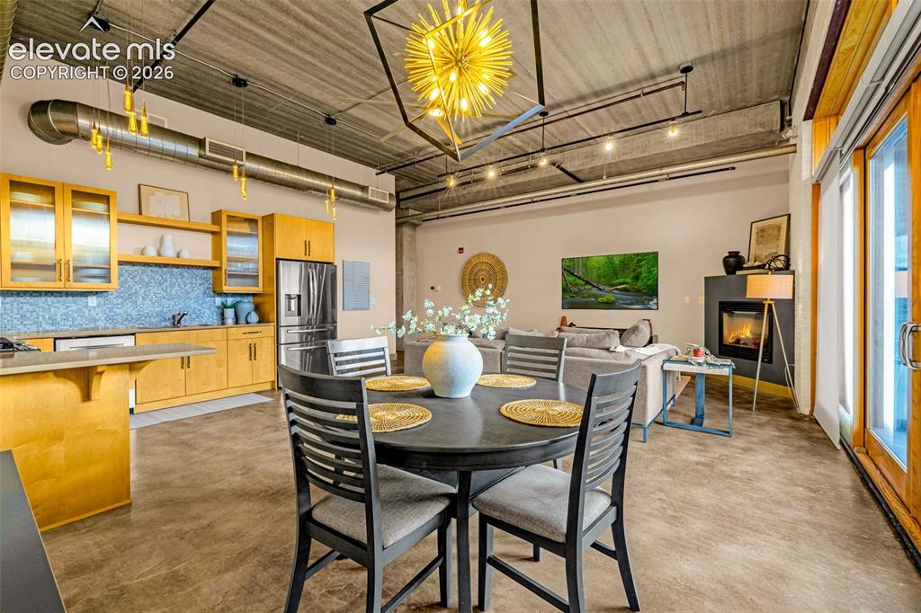 Image 4 of 31: Dining Area
