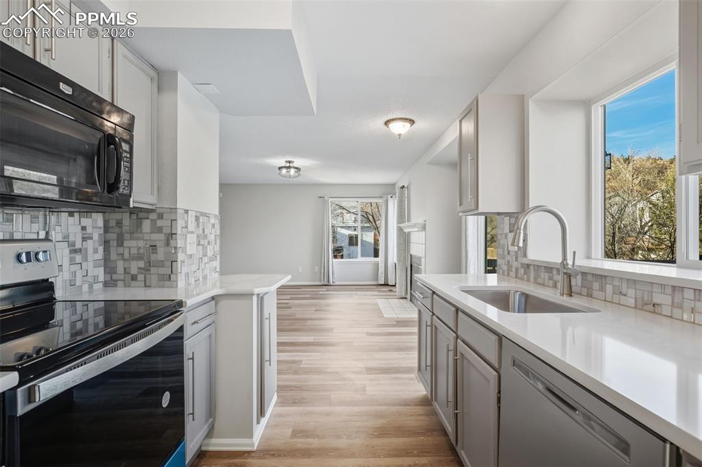 Image 12 of 34: Kitchen