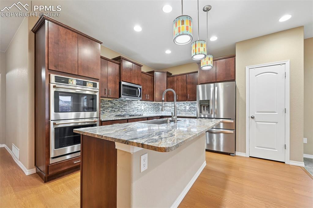 Image 10 of 47: Kitchen
