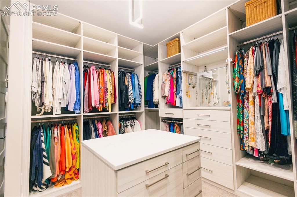 Image 21 of 49: Closet