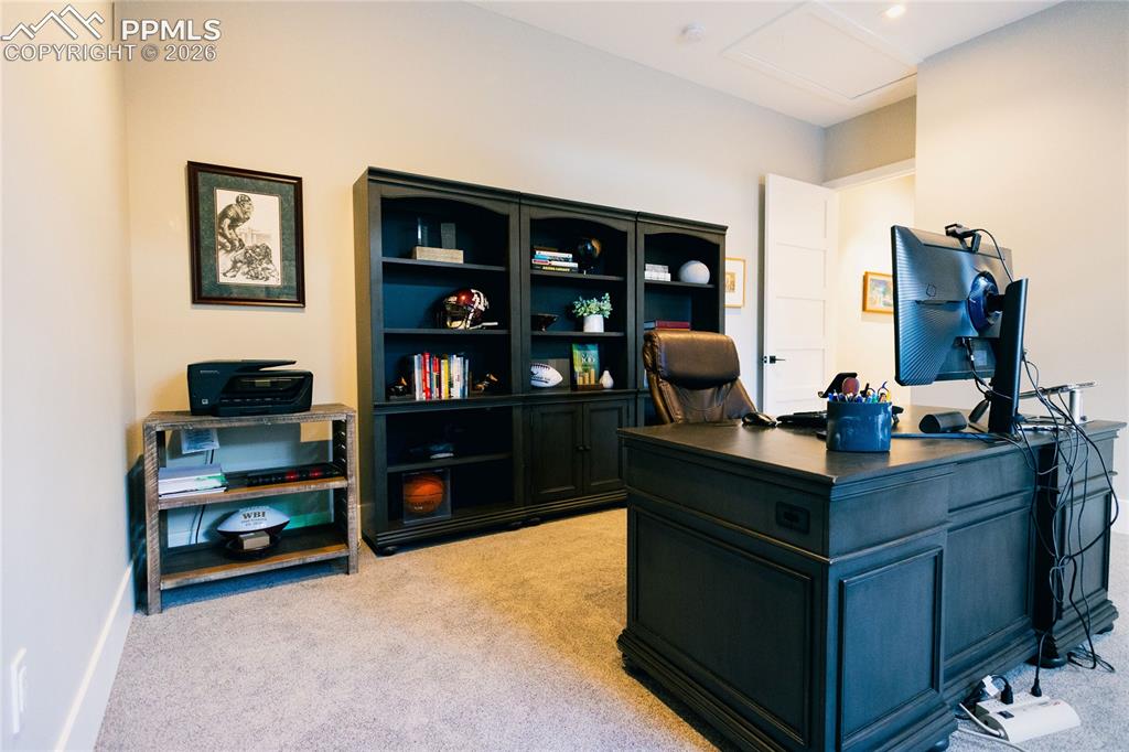 Image 25 of 49: Spacious Main level Office with walk-in Closet
