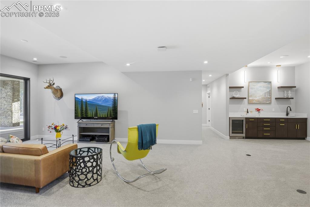 Image 27 of 49: Walk-out Living area