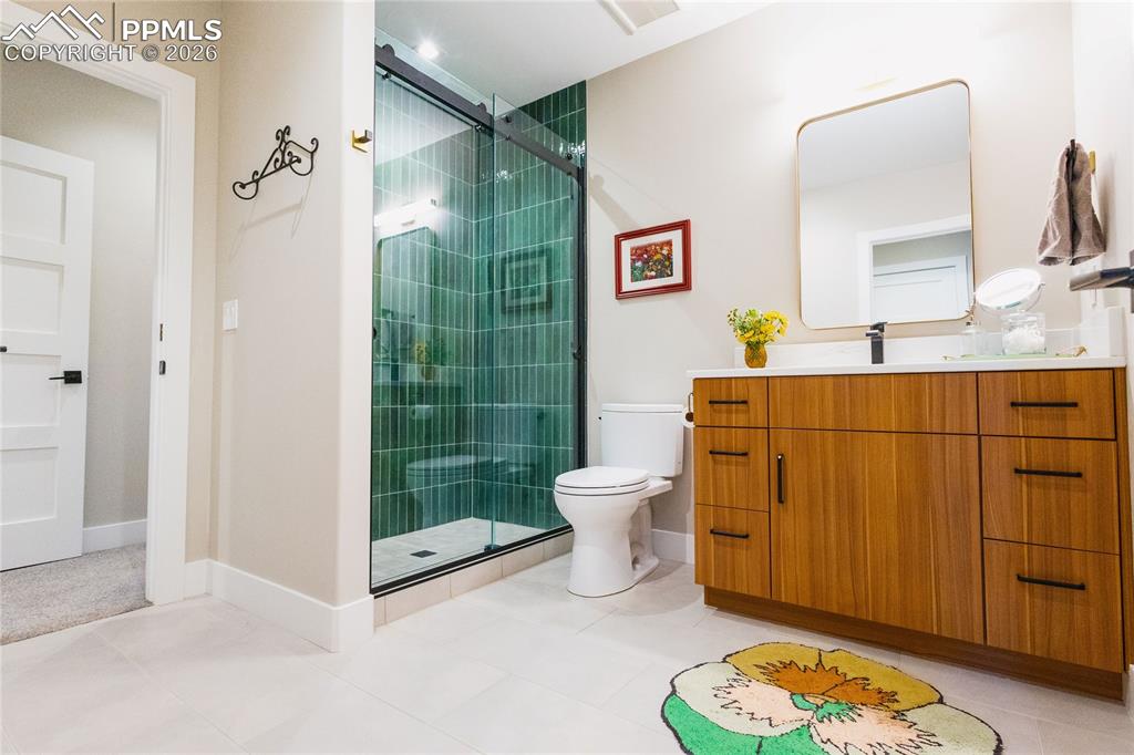 Image 29 of 49: Bathroom