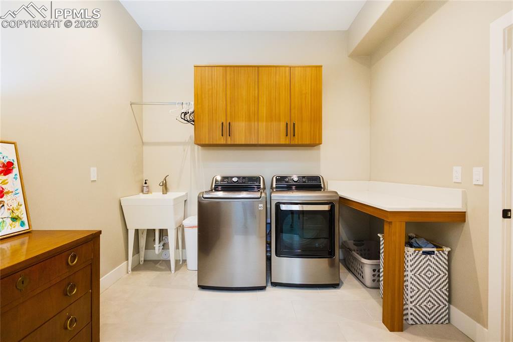 Image 37 of 49: 2nd Laundry