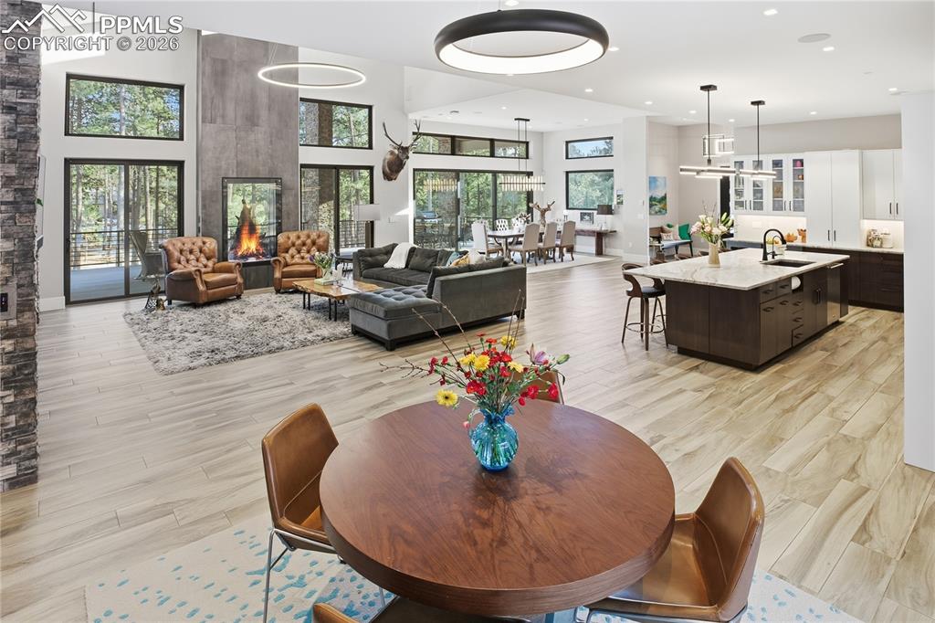 Image 7 of 49: Casual Dining!