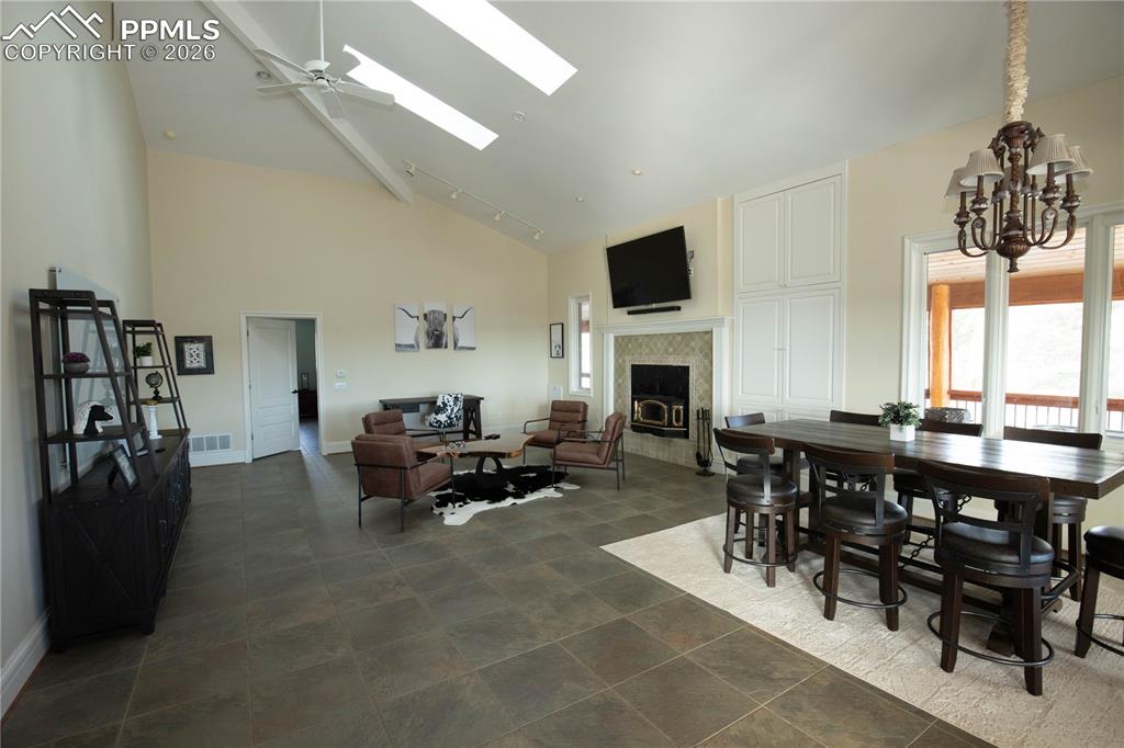 Image 23 of 38: Dining Area