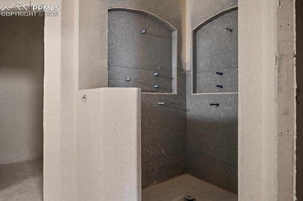 Image 11 of 18: Bathroom