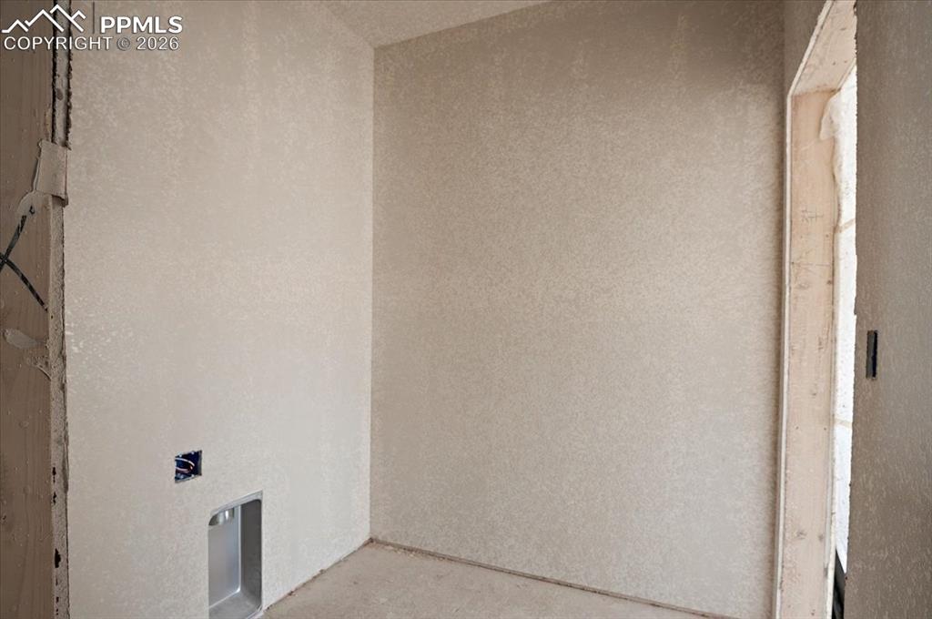 Image 16 of 18: Laundry