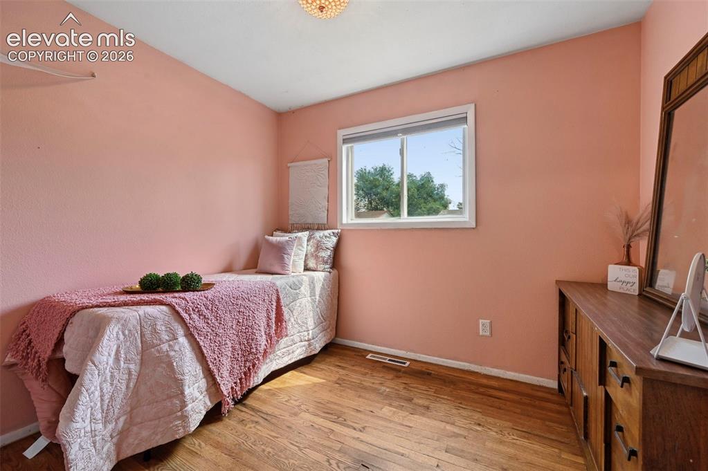 Image 12 of 23: Bedroom